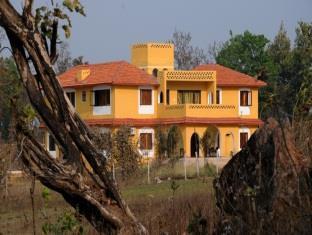 فندق Kānhaفي  Courtyard House المظهر الخارجي الصورة